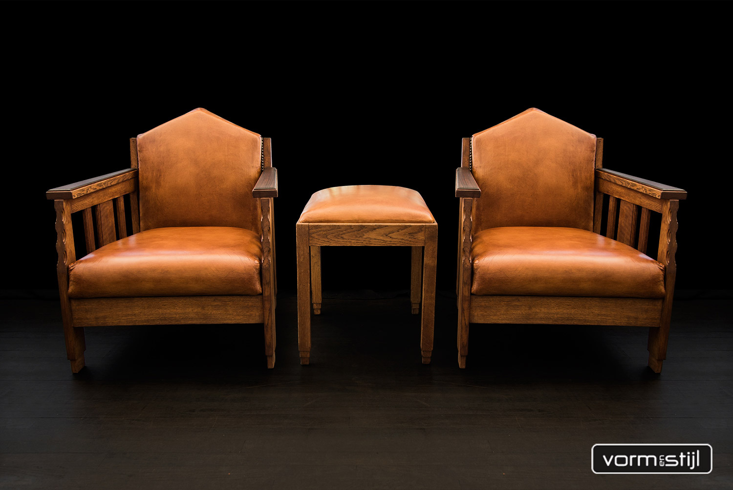 Verbazingwekkend Unieke MICHEL DE KLERK Amsterdamse School fauteuils met poef/tafel DG-31